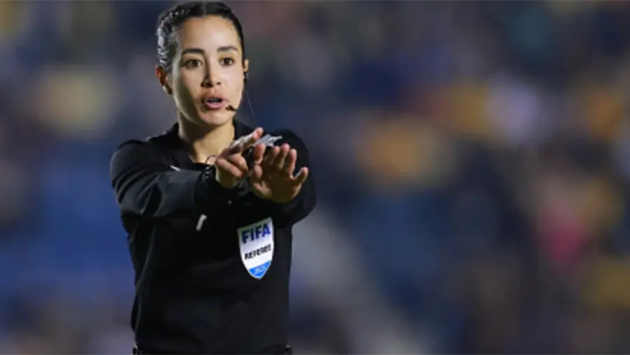 Katia Itzel Garc&iacute;a es reconocida como la sexta mejor &aacute;rbitra del mundo