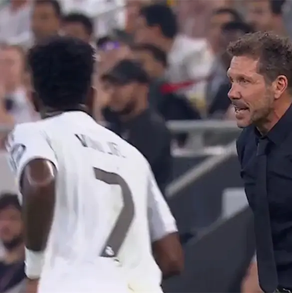 Cholo Simeone se burla de Vinicius en pleno partido de f&uacute;tbol