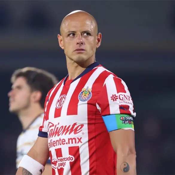 Chicharito Hern&aacute;ndez se prepara para un futuro incierto
