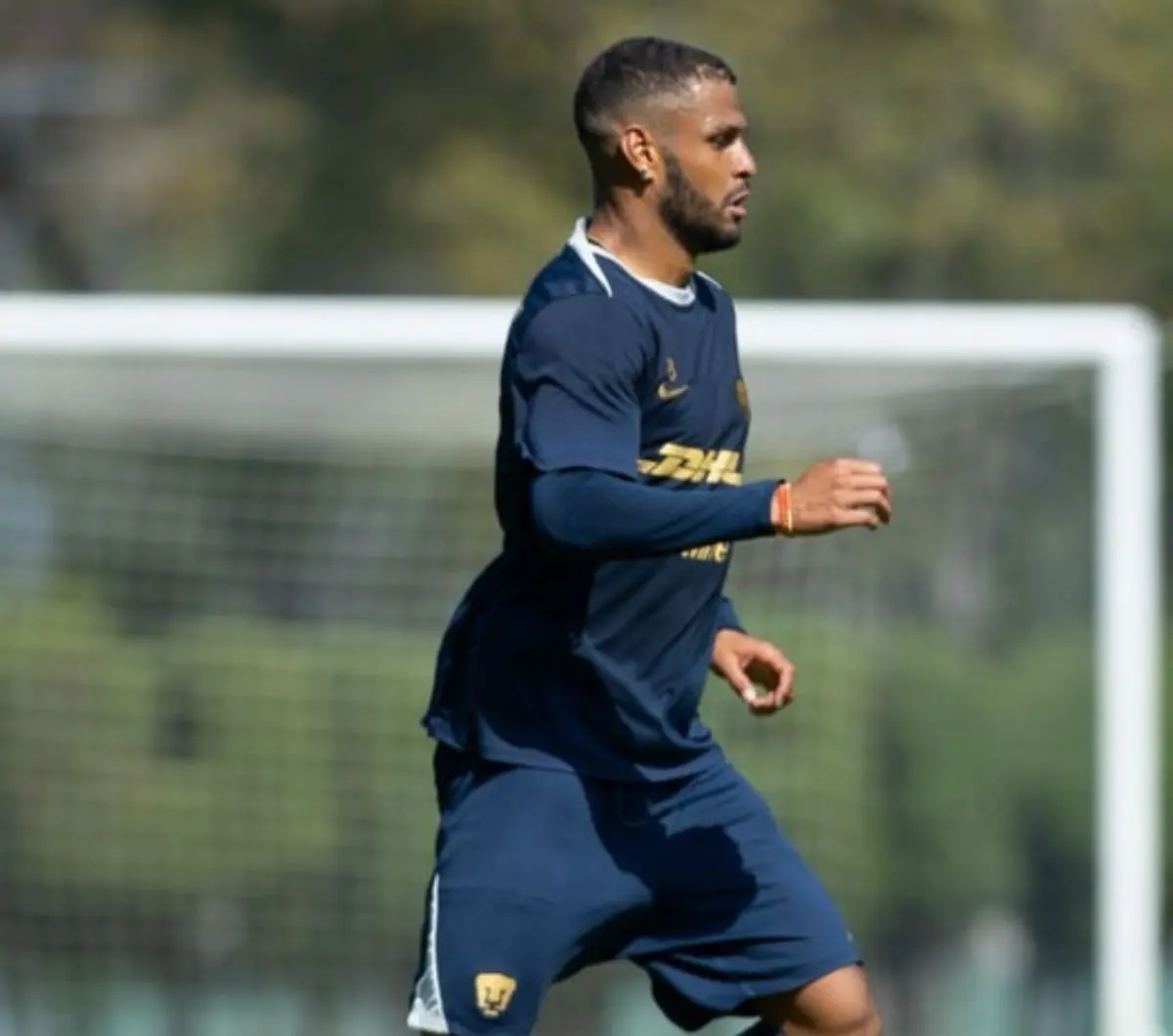  Caicedo toma cartas tras abucheos 