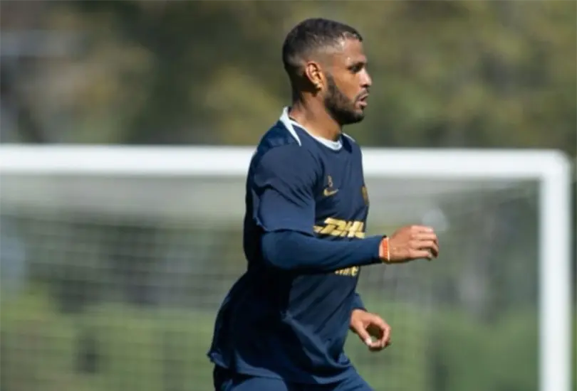 Caicedo toma cartas tras abucheos