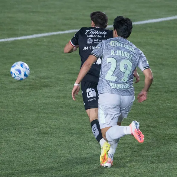 Am&eacute;rica con diez tras la controvertida expulsi&oacute;n de Ram&oacute;n Ju&aacute;rez