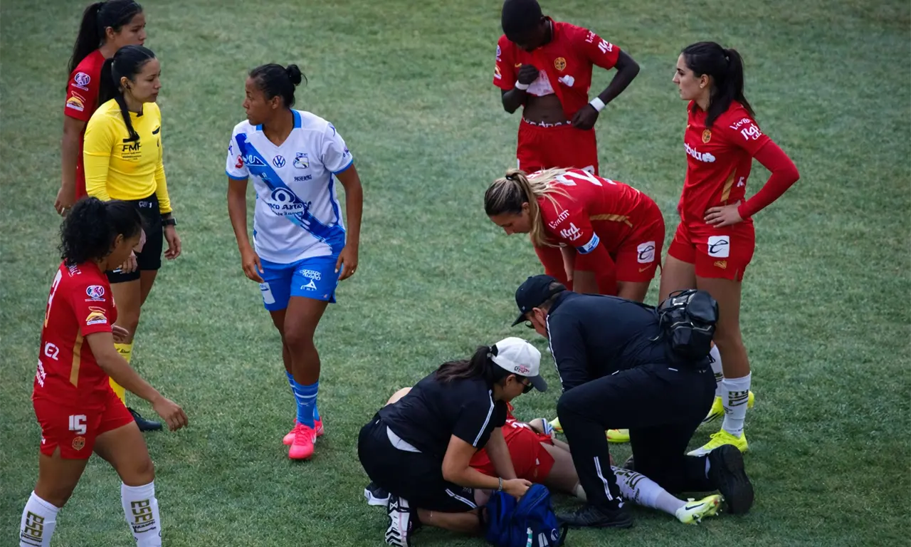  La cancha del Cuauthémoc cobra su primera víctima: es del Toluca 