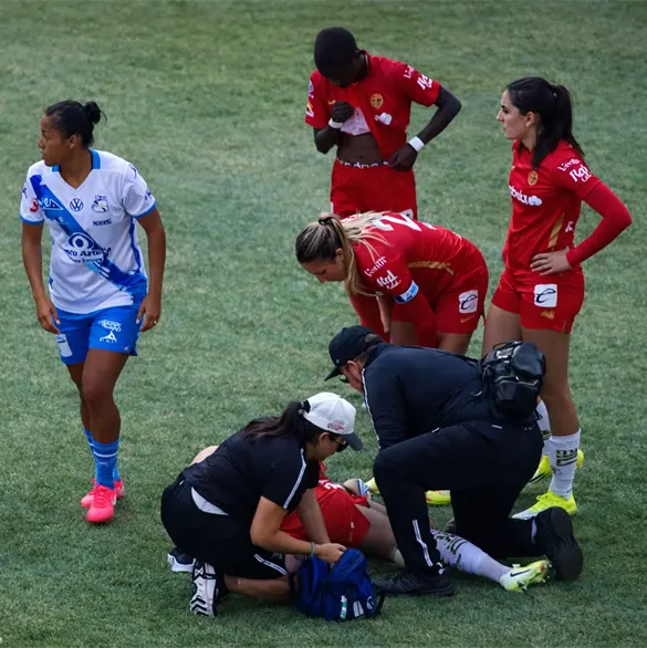La cancha del Cuauht&eacute;moc cobra su primera v&iacute;ctima: es del Toluca