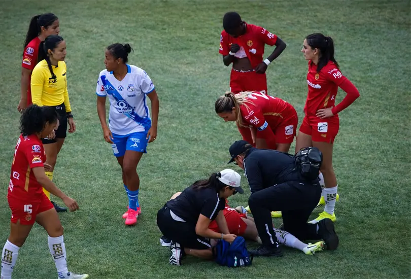 La cancha del Cuauth&eacute;moc cobra su primera v&iacute;ctima: es del Toluca