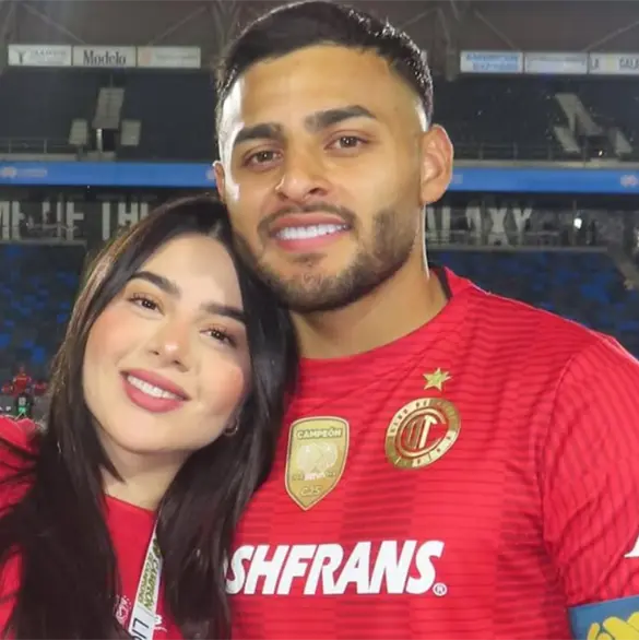 Alexis Vega celebra 10 a&ntilde;os junto a su esposa Paula Gonz&aacute;lez