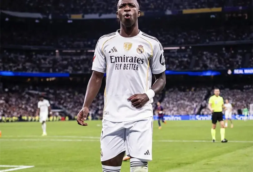 Vinicius reacciona a los pitidos del Bernab&eacute;u