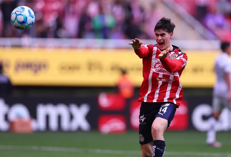 La Hormiga Gonz&aacute;lez que est&aacute; de vena celebra al estilo de Goku con un Kamehameha