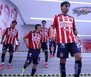 Chivas se consolida en la cima de la Liga MX con doble liderato