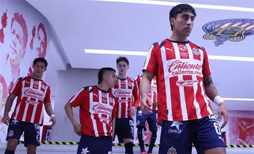 Chivas se consolida en la cima de la Liga MX con doble liderato