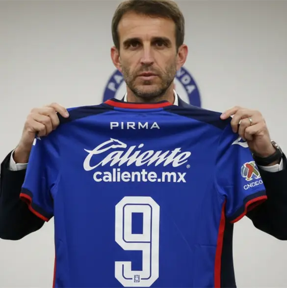 Revelan el nombre del 9 que Iván Alonso quiere para Cruz Azul Revelan el nombre del 9 que Iván Alonso quiere para Cruz Azul