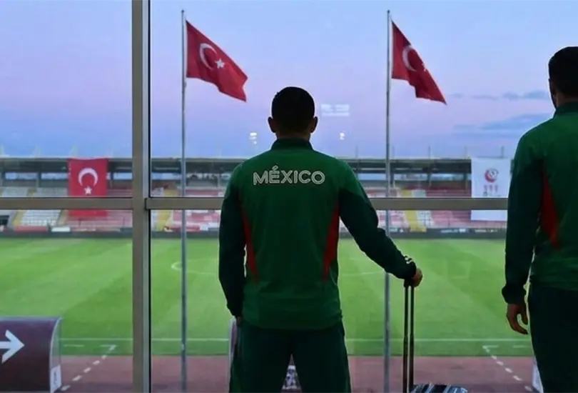 Un mexicano se va al futbol turco