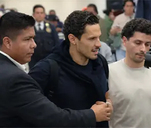 &iexcl;Locura en el aeropuerto! Raphael Veiga aterriza en M&eacute;xico