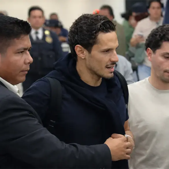 ¡Locura en el aeropuerto! Raphael Veiga aterriza en México ¡Locura en el aeropuerto! Raphael Veiga aterriza en México