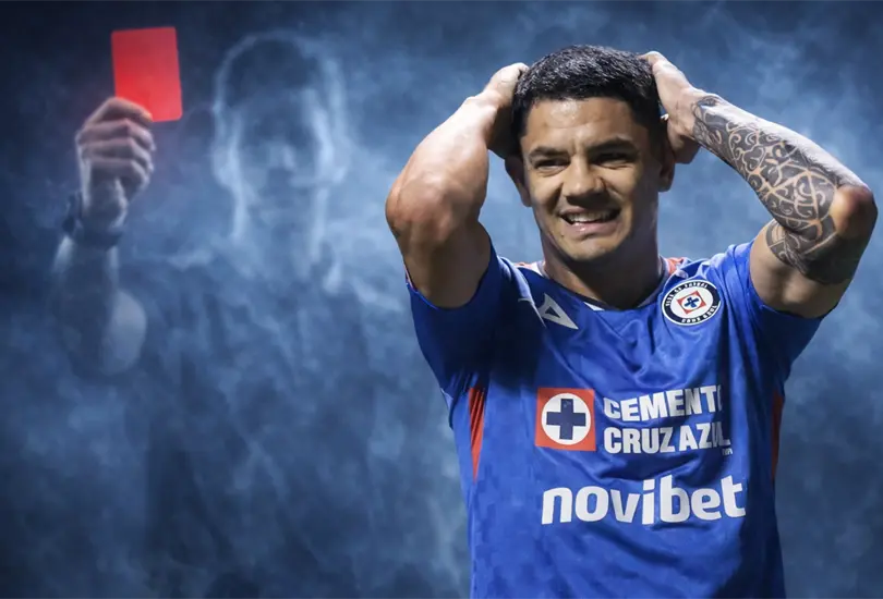 El Toro Fernández, delantero de Cruz Azul, habría lanzado insultos graves al cuerpo arbitral y podría recibir un castigo mayor al esperado. El Toro Fernández, delantero de Cruz Azul, habría lanzado insultos graves al cuerpo arbitral y podría recibir un castigo mayor al esperado.