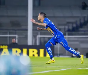 Gan&oacute;, gust&oacute; y gole&oacute;: doblete de Carrillo y fiesta en CU