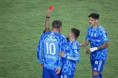 Gignac ve su primera tarjeta roja en la Liga MX Gignac ve su primera tarjeta roja en la Liga MX