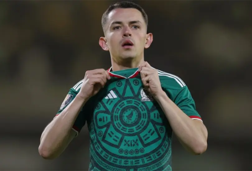 &Aacute;lvaro Fidalgo se acerca al Tri