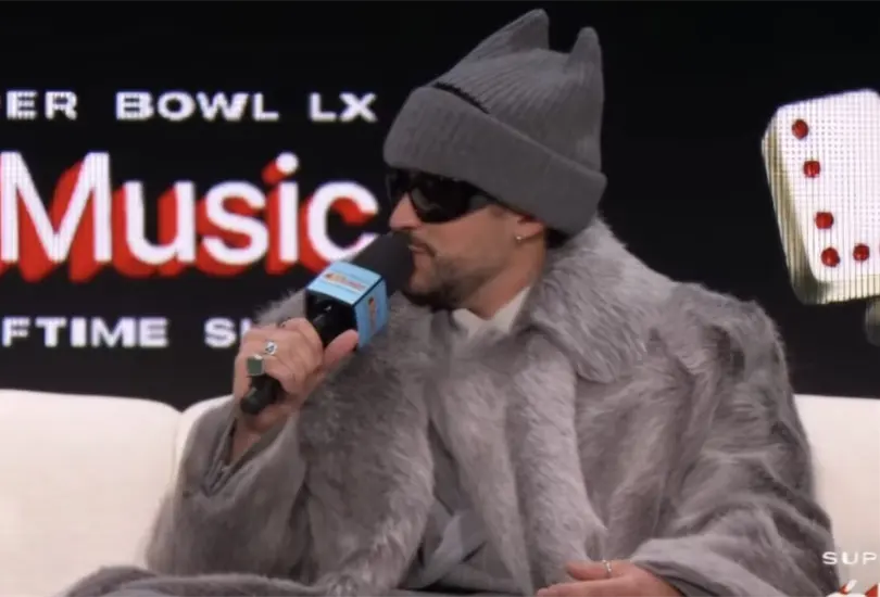 Bad Bunny en conferencia de prensa.