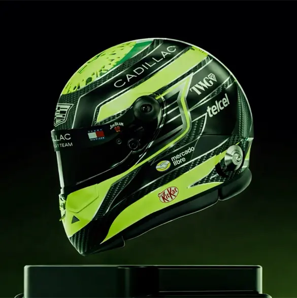 As&iacute; luce el primer casco de Checo P&eacute;rez con Cadillac