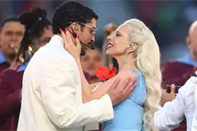 Lady Gaga agradece a Bad Bunny por invitarla al medio tiempo del Super Bowl