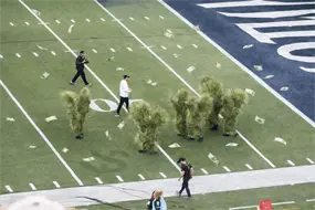 Esto les PAGARON a los "&aacute;rboles humanos" en el Super Bowl