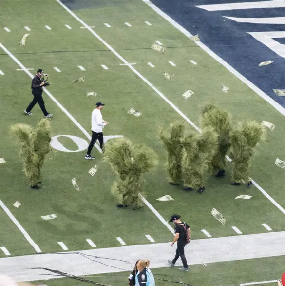 Esto les PAGARON a los "&aacute;rboles humanos" en el Super Bowl