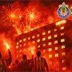 VIDEO: Aficionados de Chivas detonan pirotecnia en hotel del América VIDEO: Aficionados de Chivas detonan pirotecnia en hotel del América