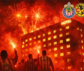 VIDEO: Aficionados de Chivas detonan pirotecnia en hotel del Am&eacute;rica