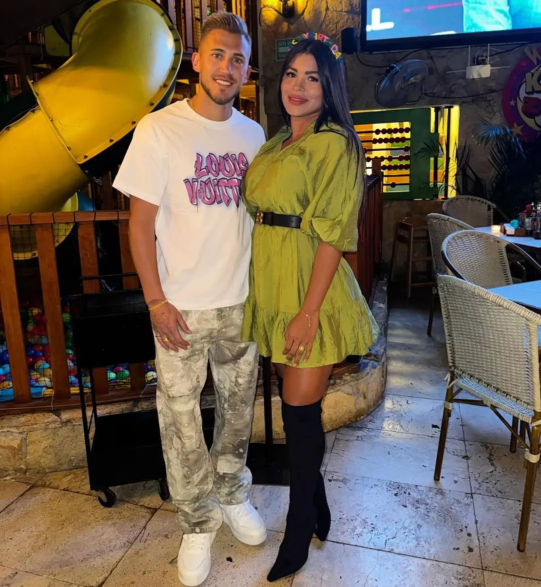 Gonzalo Piovi y Carolina Gonz&aacute;lez