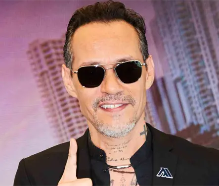 Aplaud&iacute; frente al televisor: Marc Anthony sobre Bad Bunny en el Super Bowl