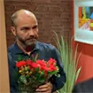 Con flores y todo: Luis García se le declara a Martinoli Con flores y todo: Luis García se le declara a Martinoli