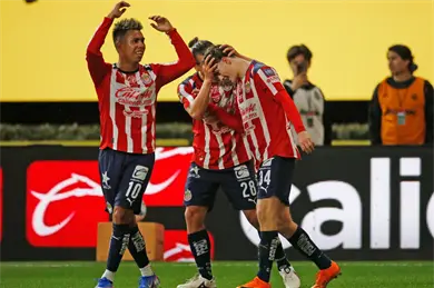 Chivas le cerr&oacute; la boca al americanismo con triunfo en el Cl&aacute;sico