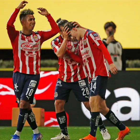 Chivas le cerr&oacute; la boca al americanismo con triunfo en el Cl&aacute;sico