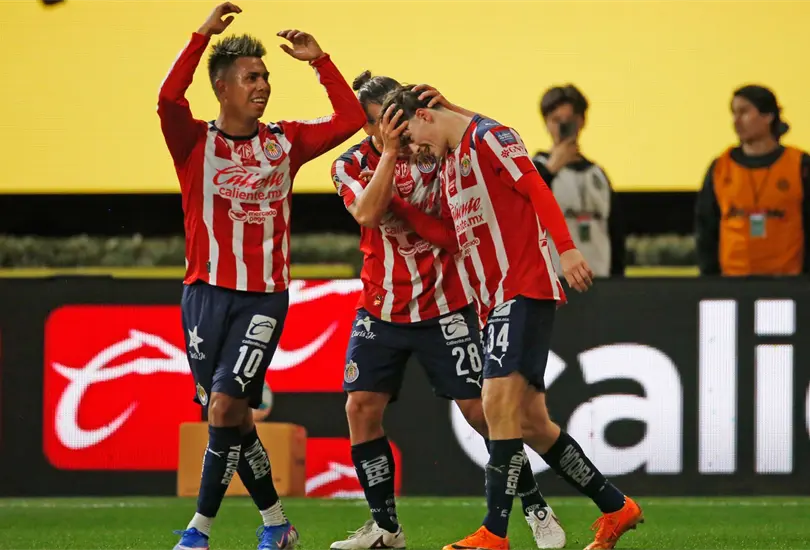 El Guadalajara venci&oacute; 1-0 al Am&eacute;rica con gol de la Hormiga Gonz&aacute;lez y respondi&oacute; en la cancha a Brian Rodr&iacute;guez, Cuauht&eacute;moc Blanco y a toda la afici&oacute;n azulcrema.