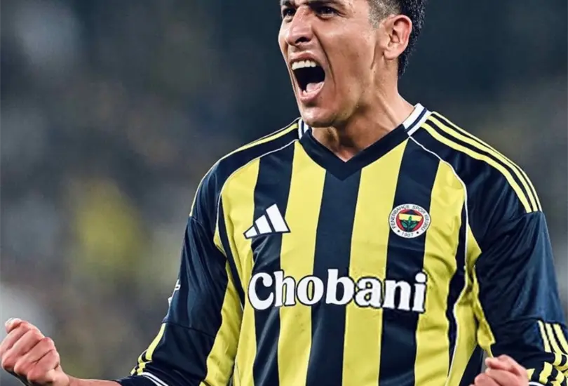 Edson &Aacute;lvarez fue recibido con silbidos en su regreso con Fenerbah&ccedil;e y respondi&oacute; con una se&ntilde;a pol&eacute;mica hacia la afici&oacute;n.