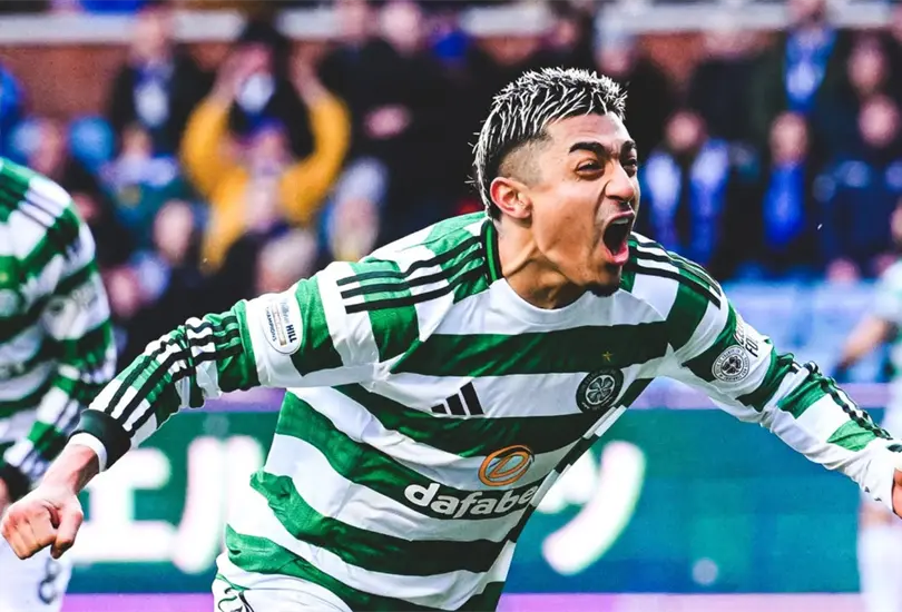 Julián Araujo celebra el gol al 97´ que dio la victoria al Celtic en la Premiership. Julián Araujo celebra el gol al 97´ que dio la victoria al Celtic en la Premiership.