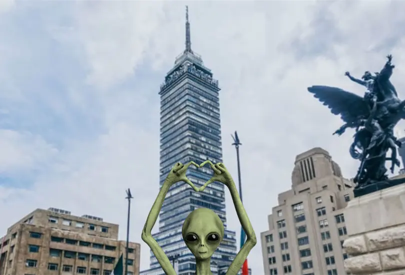 Captan extra&ntilde;o objeto volando sobre la Torre Latino