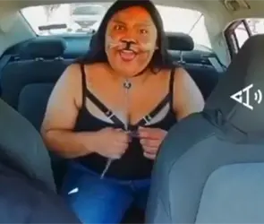 "No me haga enojar que lo muerdo": chofer de Uber baja a therian del auto