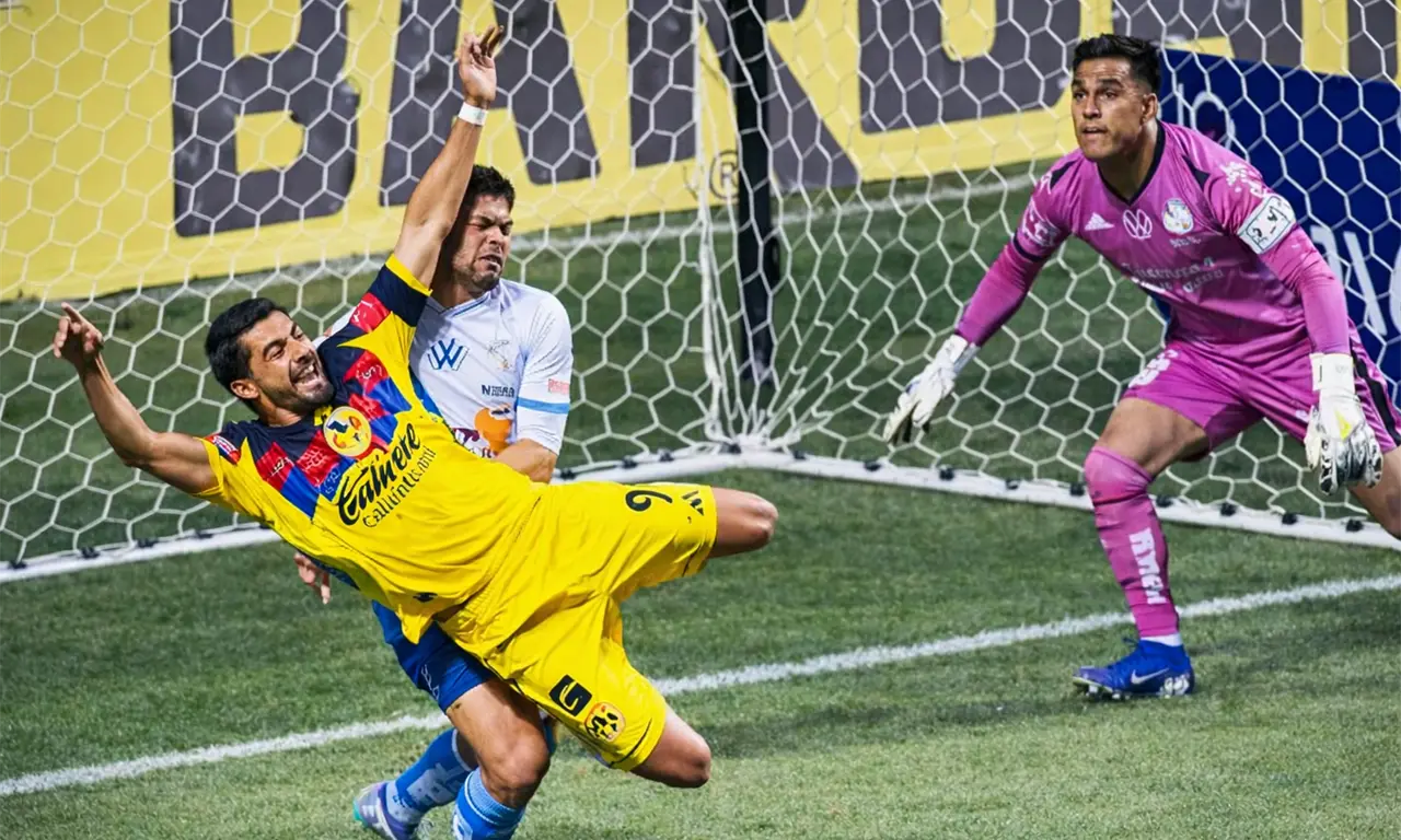  El Cantante Guerrero señala a Katia Itzel por no marcar penal a favor del América. 