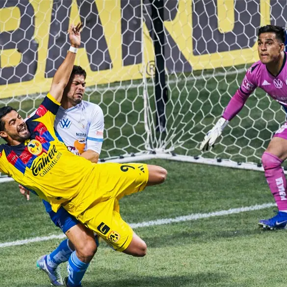 Escándalo arbitral: Katia Itzel deja pasar penal a favor del América Escándalo arbitral: Katia Itzel deja pasar penal a favor del América