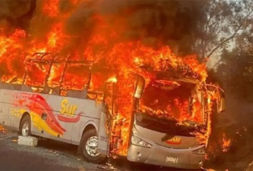 La muerte de Nemesio Oseguera Cervantes, alias "El Mencho", desató narcobloqueos en al menos seis estados, incluidos Jalisco y Michoacán. La muerte de Nemesio Oseguera Cervantes, alias "El Mencho", desató narcobloqueos en al menos seis estados, incluidos Jalisco y Michoacán.