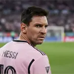 Messi explota y Suárez lo frena antes de ir contra el árbitro Messi explota y Suárez lo frena antes de ir contra el árbitro