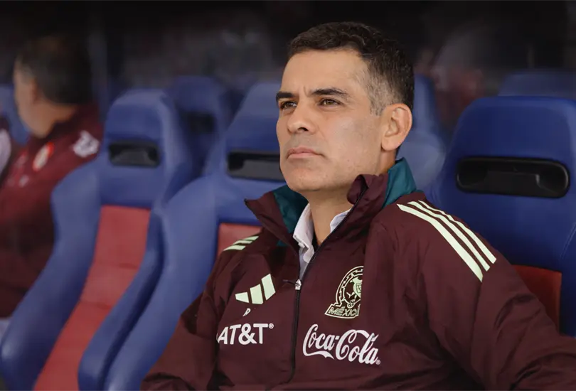 Rafa M&aacute;rquez, asistente del Vasco Aguirre, no estuvo en el banquillo del Tri ante Islandia.