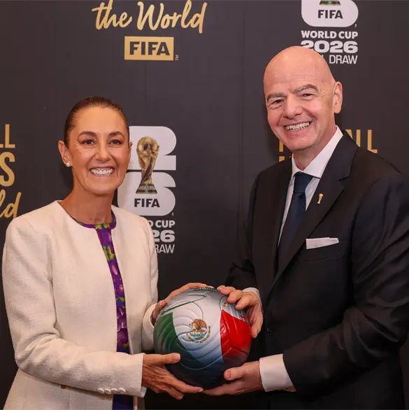 Sheinbaum recibe respaldo de Infantino en llamada sobre Mundial 2026