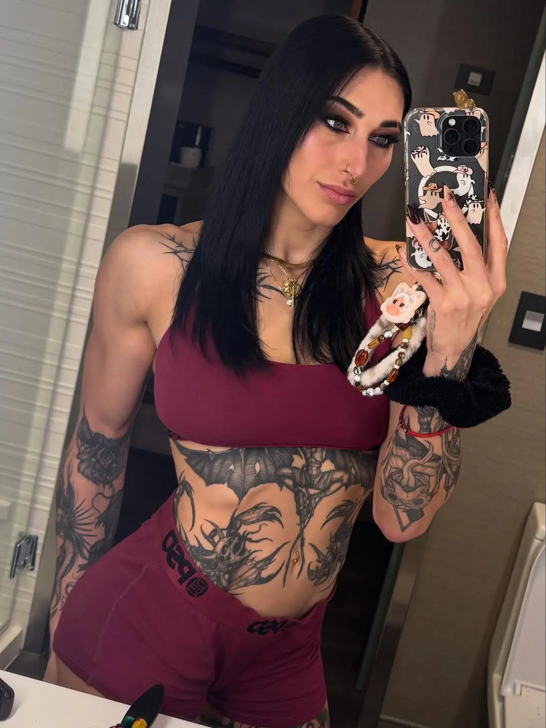 Rhea Ripley llega como favorita a la Cámara de Eliminación, con fuerza y experiencia rumbo a WrestleMania.<br><br> Rhea Ripley llega como favorita a la Cámara de Eliminación, con fuerza y experiencia rumbo a WrestleMania.<br><br>