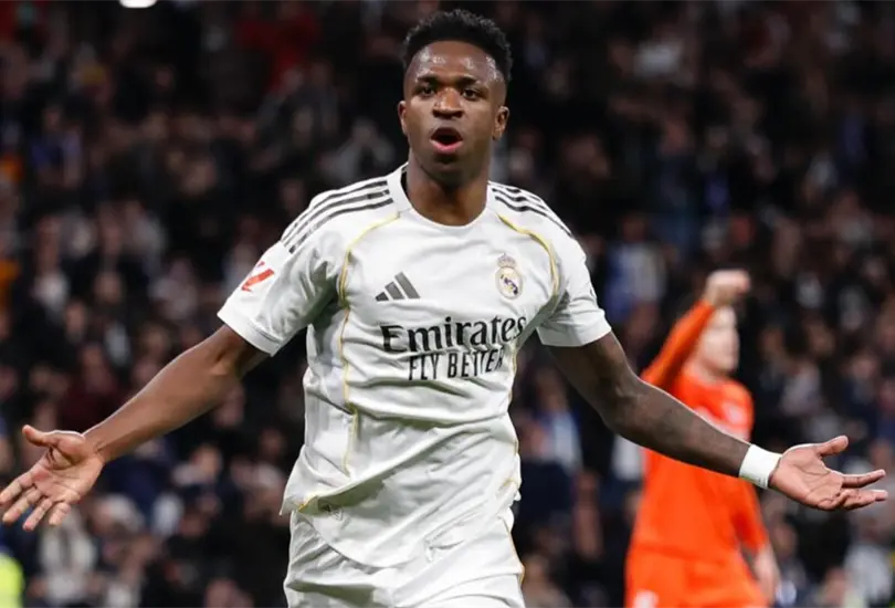 FIFA aprueba la &acute;Ley Vinicius&acute;: prohibido taparse la boca en el futbol.