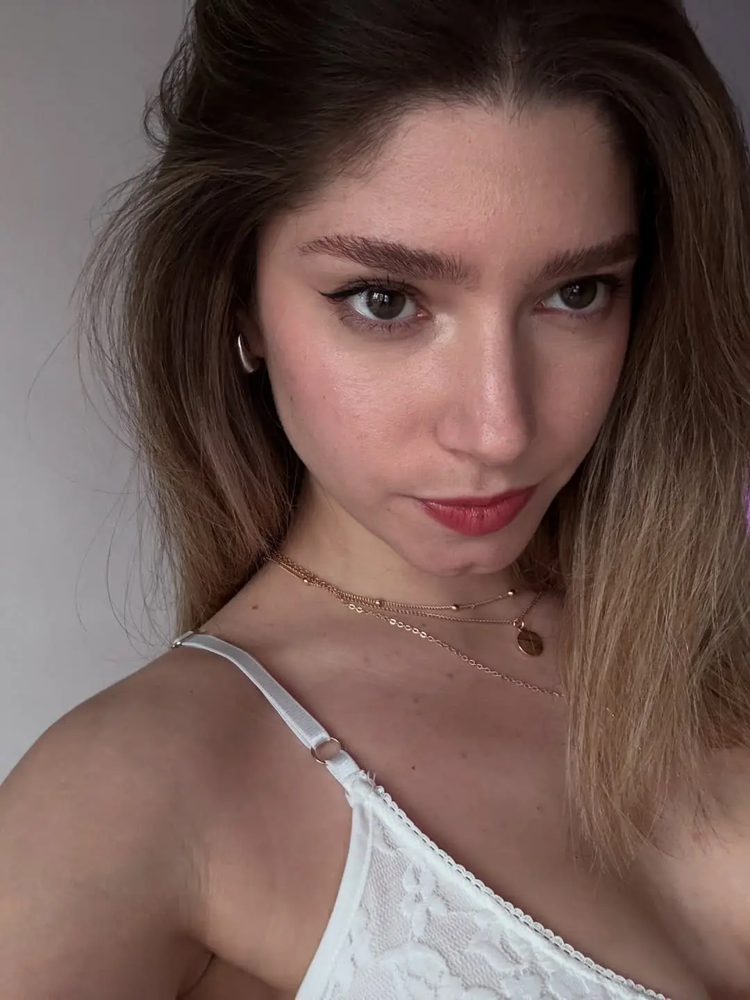 Dairi sigue activa en plataformas como Twitch, donde realiza vlogs de cocina, charlas con sus suscriptores y ocasionalmente juega t&iacute;tulos como Fortnite, Valorant o The Last of Us.