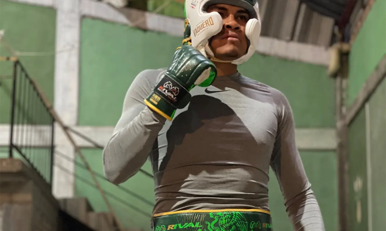  Emanuel “Vaquero” Navarrete venció por TKO a Eduardo “Sugar” Núñez en Arizona, tras la decisión de su esquina de no dejarlo continuar. 