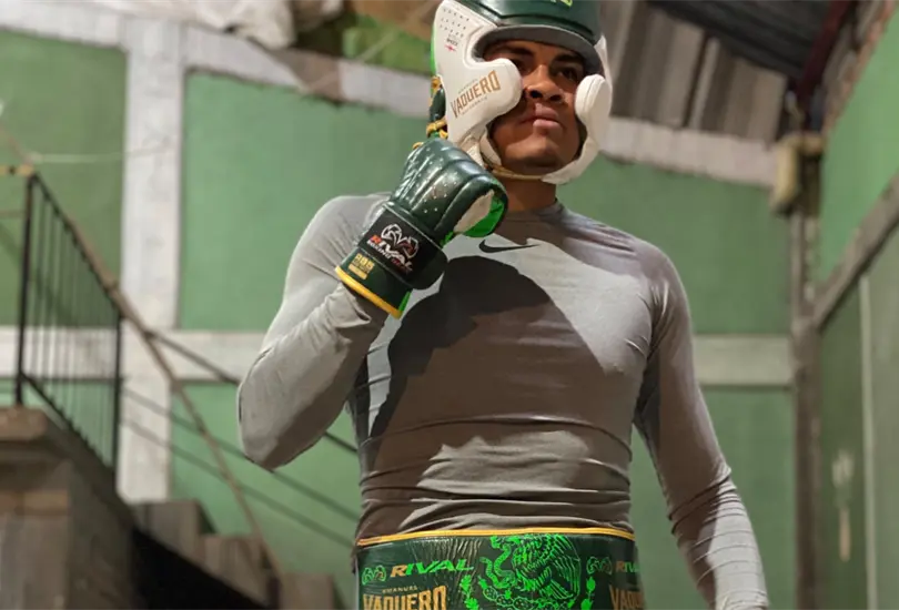 Emanuel "Vaquero" Navarrete venci&oacute; por TKO a Eduardo "Sugar" N&uacute;&ntilde;ez en Arizona, tras la decisi&oacute;n de su esquina de no dejarlo continuar.